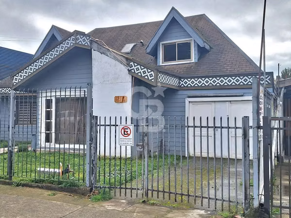 Amplia casa con potencial comercial: ¡Ubicación Estrategia!