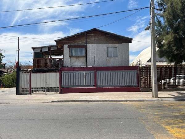 OPORTUNIDAD CASA CON TERRENO 787 MT2, VALOR NEGOCIABLE.