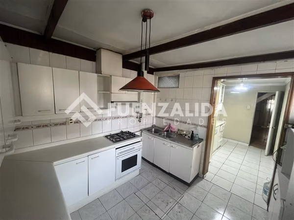 Casa en venta de 3 dorm. en La Florida