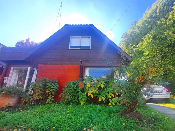 venta de amplia casa esquina