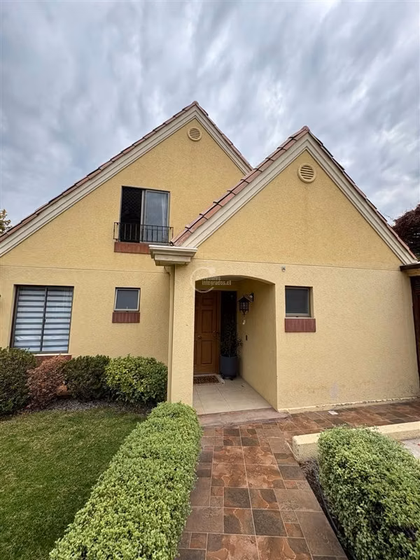 Casa en venta de 4 dorm. en Lo Barnechea