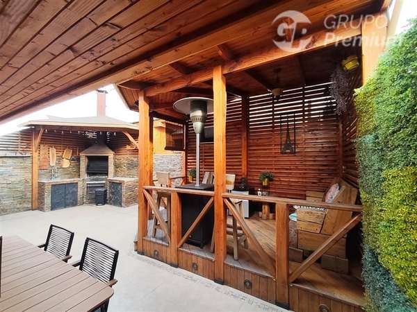 CASA LUMINOSA , AMPLIA Y GRAN CONECTIVIDAD, 3D+3B PUDAHUEL