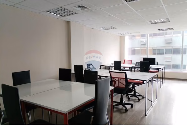 Oficina con vista y clima ideal en providencia