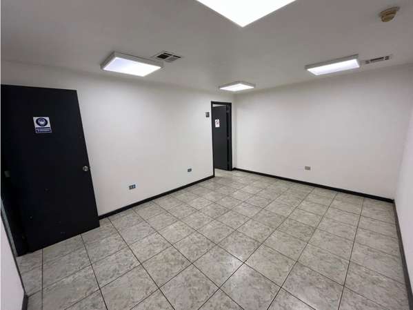 Arriendo oficina de 36 m² en Parque Industrial, Quilicura.