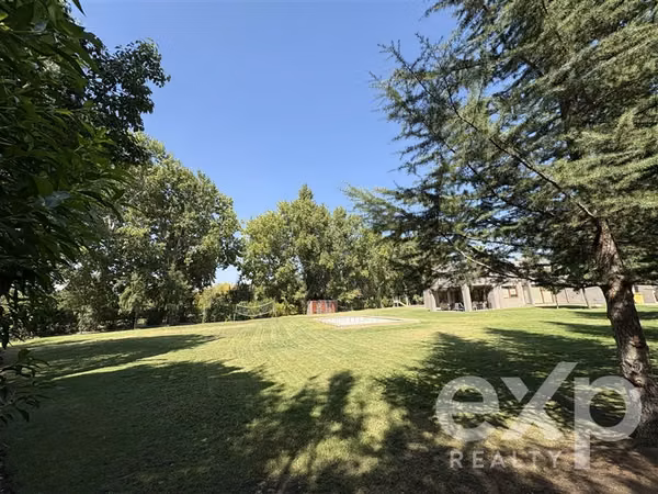 Casa en venta de 5D 5B parcela chicureo