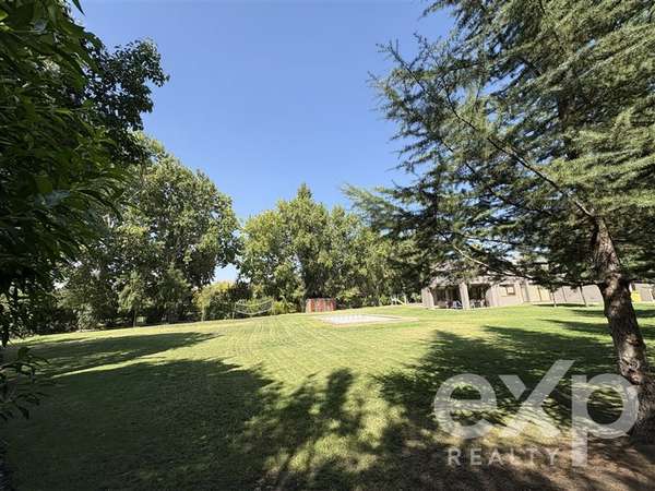 Casa en venta de 5D 5B parcela chicureo