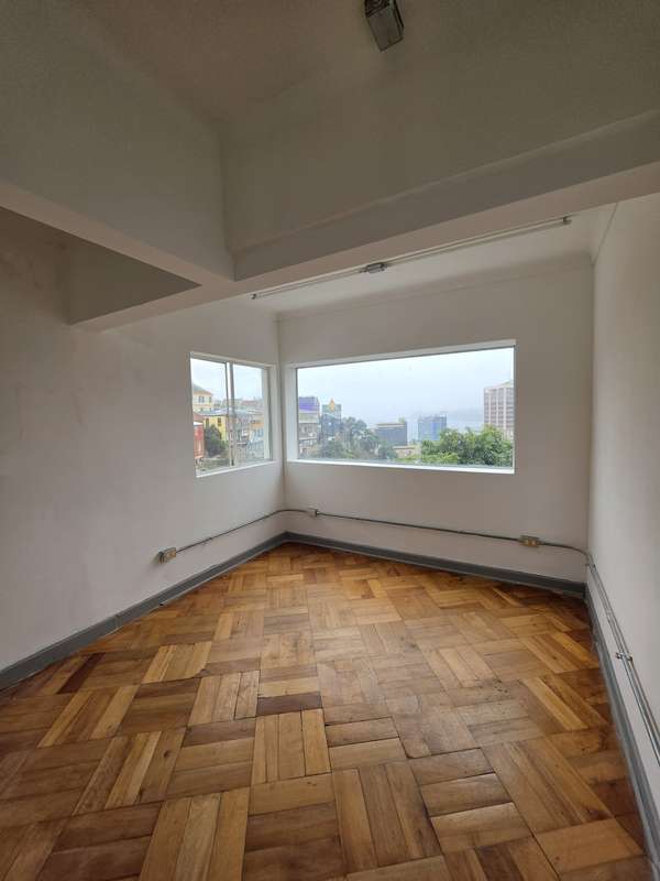 ARRIENDO OFICINA PASAJE DIMALOW CERRO ALEGRE
