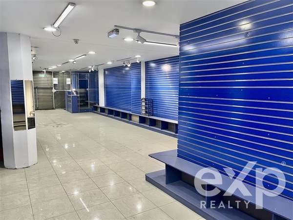 Local comercial 352 mts2, con bodega y ático