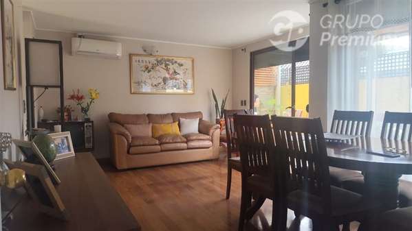 Casa en venta de 4 dorm. en Maipú