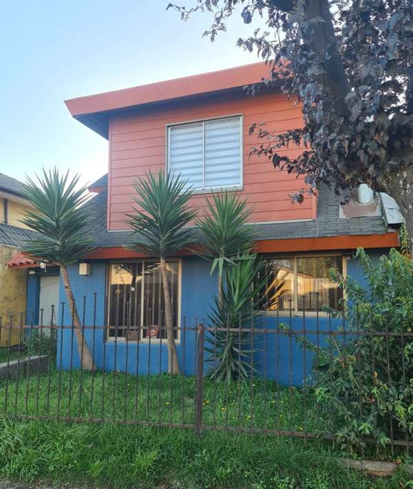 SE VENDE CASA 3D1B+2E EN HUALPEN