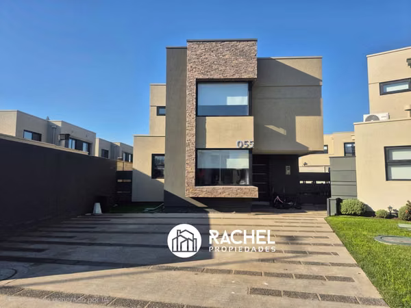 EN VENTA CASA EN CONDOMINIO SECTOR PONIENTE