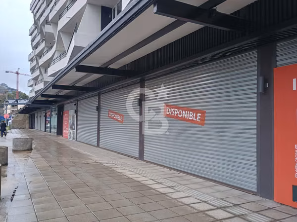 Locales en placa comercial residencial