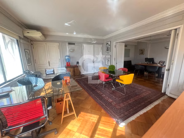 Edificio Corporativo con Uso Mixto/Providencia.CBG