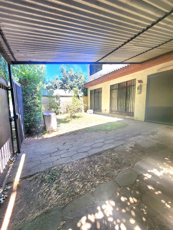 AMPLIA CASA EN VENTA, A PASOS DEL CENTRO DE LOS ÁNGELES