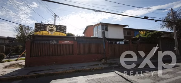 Casa en venta con local comercial y 14 dorm. en Maipú
