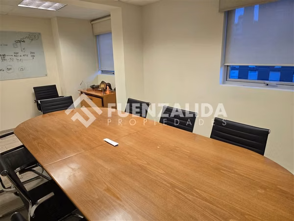 Oficina en venta en Las Condes a pasos Metro Escuela Militar