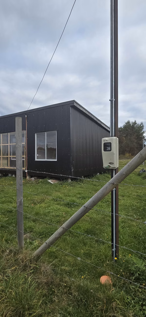 Se vende parcela de 8.800 m2 con cabaña de 36 m2 en Antilhue, comuna de Los Lagos