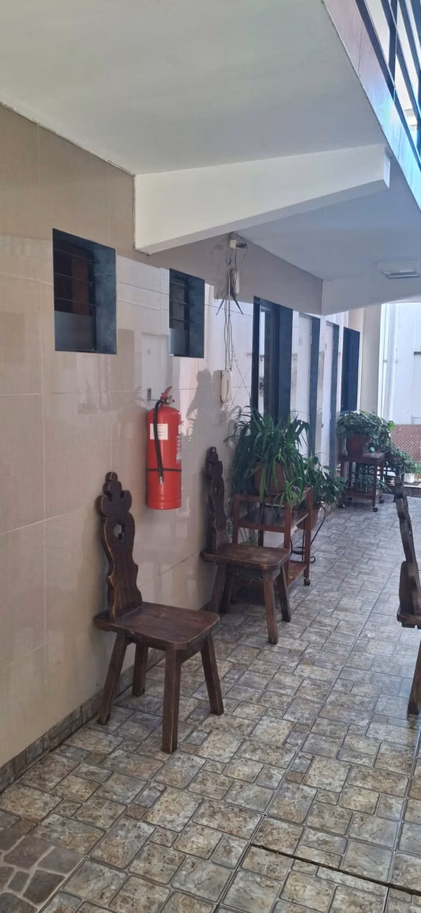 VENTA DE HOSTAL CENTRO LA CALERA