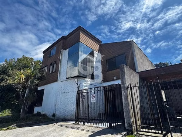 Atención empresas, arriendo ideal a pasos del centro.