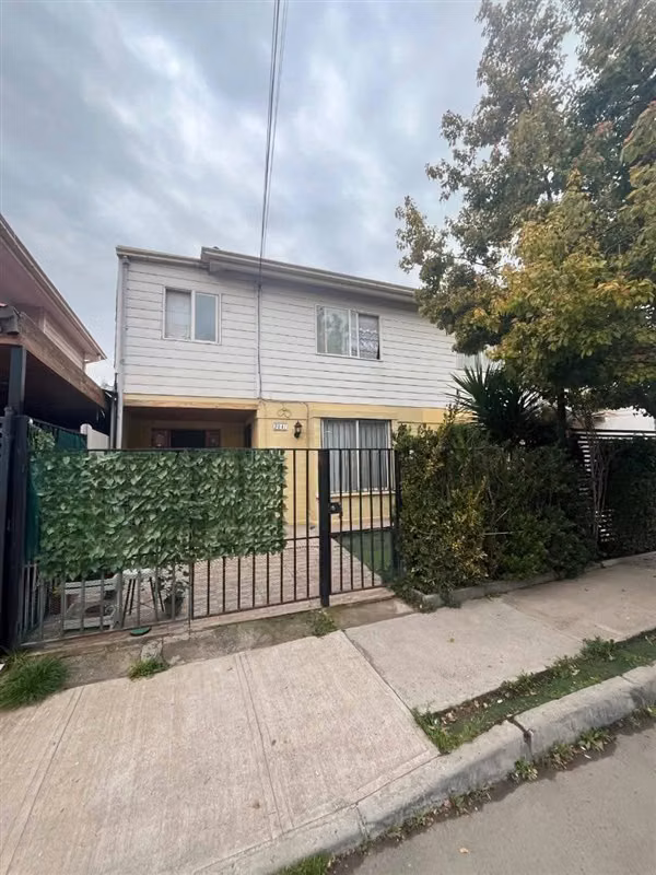 Casa en venta de 4 dorm. en San Bernardo