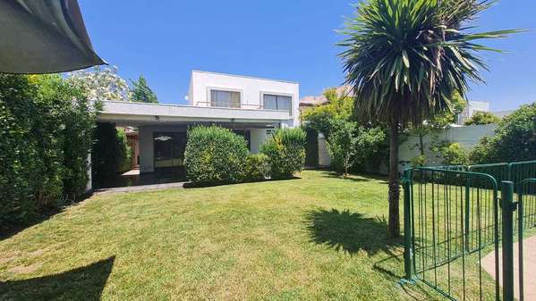 Venta 3D  + piscina a pasos de colegio (100895)