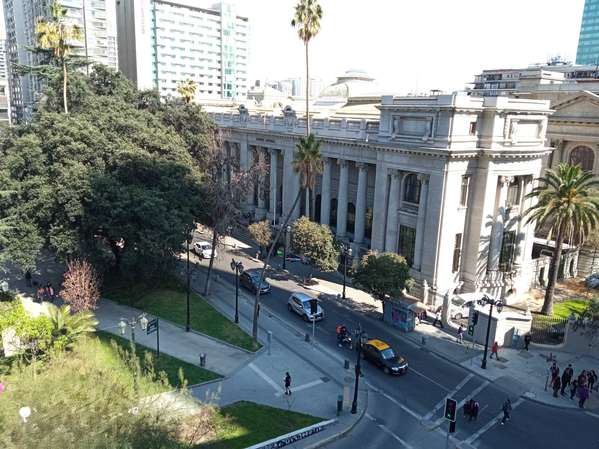 Remodelada, 379 m2. Miraflores con Moneda (168589)