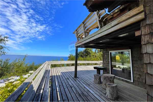 Orilla lago, maravillosa vista!  2 casas, 5000 m2