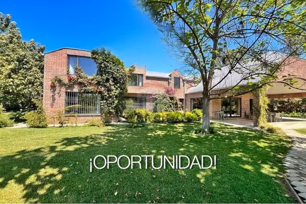 Arquitectura unica, maravilloso terreno 3790 m2