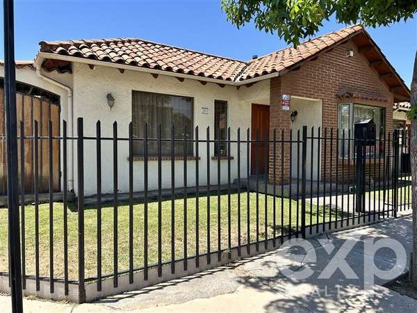 Casa en venta de 4 dorm. con Piscina en Machalí