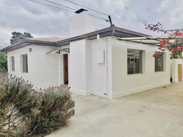 ARRIENDO EXCELENTE CASA EN PLENO CENTRO DE TALAGANTE – A PASOS DE TODO