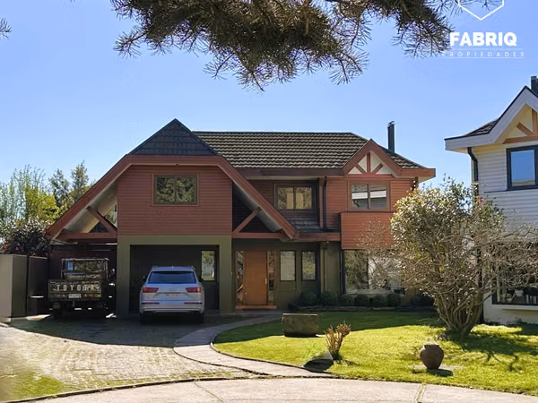 PRECIOSA CASA CON GRAN TERRENO 611 M2
