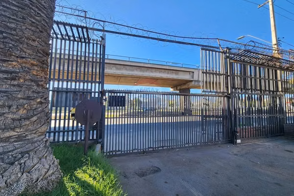 Galpón + oficinas