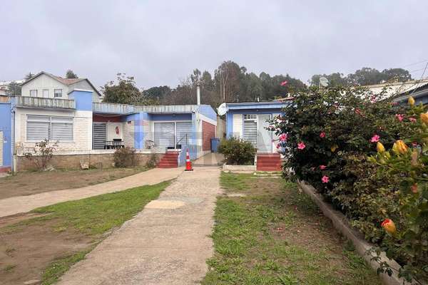 Dos terrenos con cabañas y una casa principal