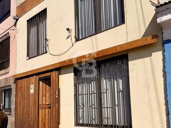 Casa  Regularizada En Calle Sucre