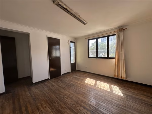 Casa en venta de 4 dorm. en Santiago