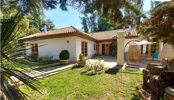 Bella Parcela con 2 Casas, Una Semi Amoblada!!. Piscina, Sauna, Quincho y Más!!