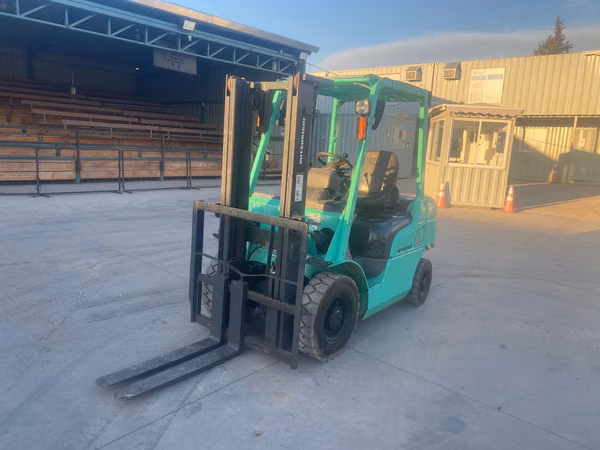 GRUA HORQUILLA BENCINA MARCA MITSUBISHI MODELO FGE20T AÑO2015