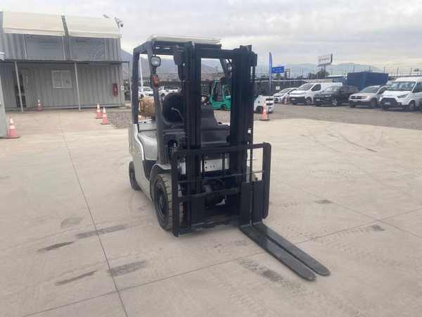 GRUA HORQUILLA 2.0 TONS MARCA NISSAN MODELO PL02A20D HORAS : 15.077 AÑO 2006