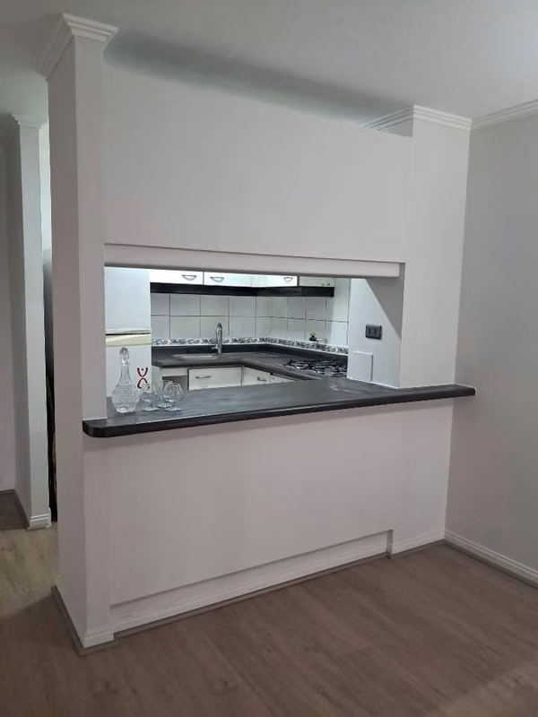 Arriendo Dpto Amplio y cercano a Metro Sta Lucia y U Católica 1D1B