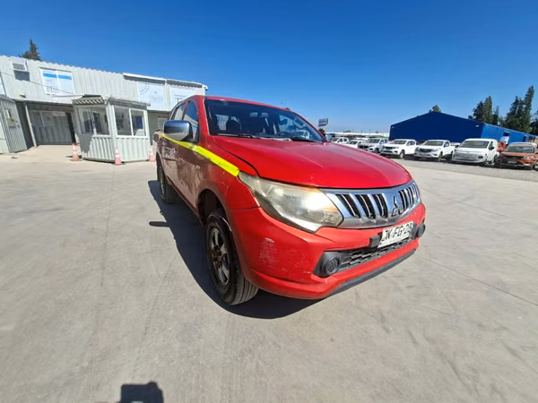 CAMIONETA  MARCA MISUBISHI MODELO L200 4X4 AÑO 2016