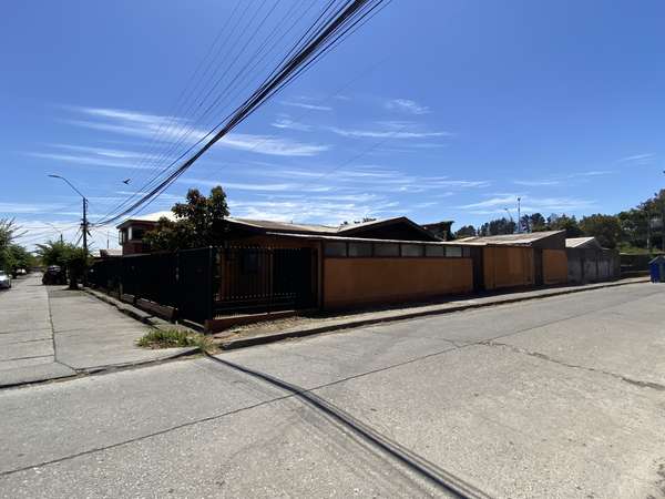SE VENDE HERMOSA  CASA CERCANA A ESTADIO HUACHIPATO