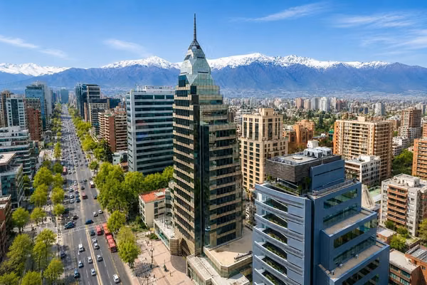 Oficina en arriendo el golf, habilitada y amoblada