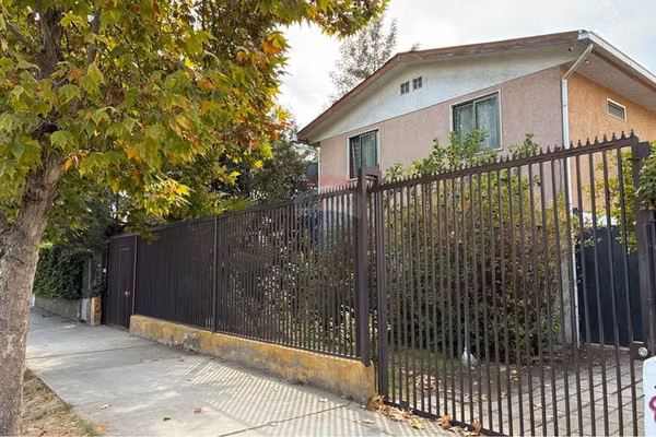 Casa av macul de gran potencial comercial.