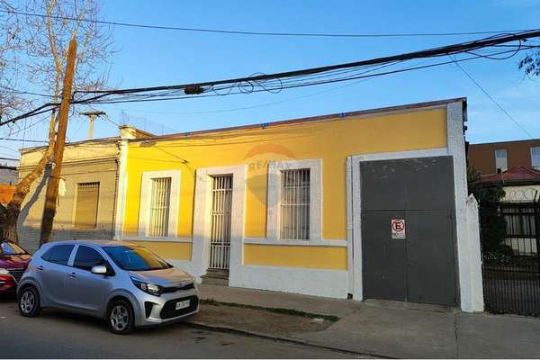 Amplia casa en av. inglaterra, independencia