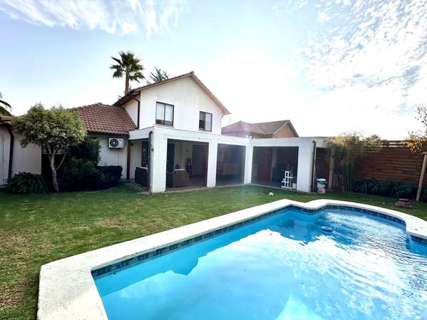 Venta Casa en el Corazón de Ciudad de los Valles 4D+PISCINA