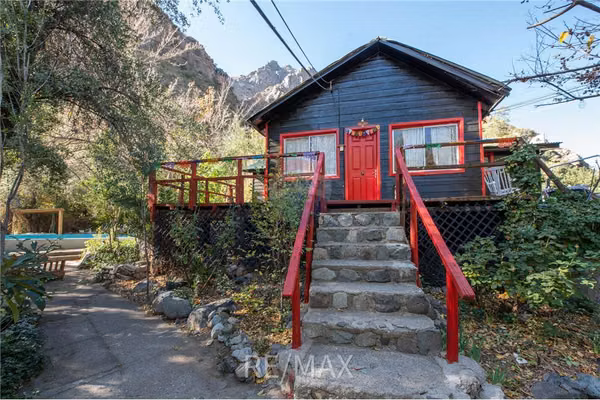 Casa con hostería y cabañas en el cajón del maipo