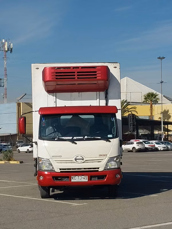 CAMIÓN HINO XZU 8.0 AÑO 2018 EQUIPO MONOBLOCK Y PLATAFORMA