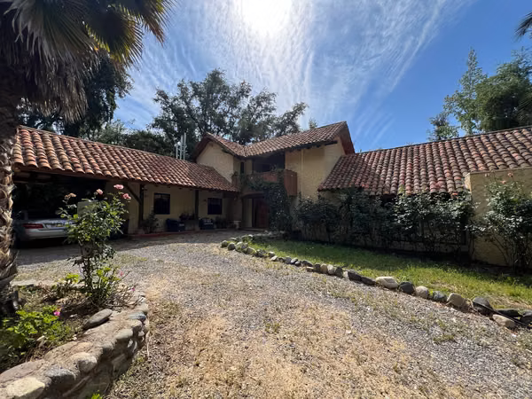 MAJESTUOSA CASA ESTILO COLONIAL EN AMPLIO TERRENO DE 6.000M2
