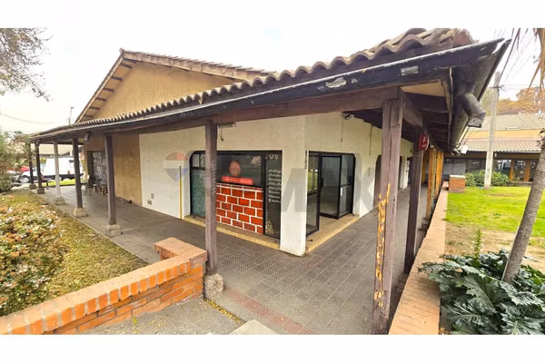 Local inserto en barrio residencial