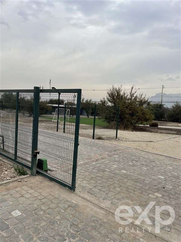 Parcela con 2 casas + enfoque sustentable y versatil